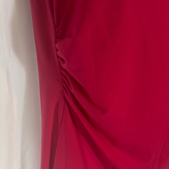 Chic Sleeveless Top with Floral Detail - Picture 6 of 9